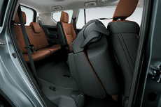 Điều chỉnh ở hàng ghế thứ hai